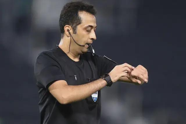 國足VS澳洲，39歲名哨曾罰中超2人，6.7萬人觀戰(zhàn)。