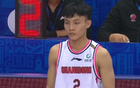 徐杰2秒失誤決定，球迷質(zhì)疑傳球胡明軒。