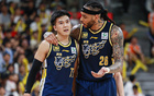 季后賽八強揭曉，廣東男籃勝上海，杜鋒激動。
