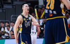 廣東大勝晉級(jí)八強(qiáng)，雙子星45分，任駿飛被罰下。