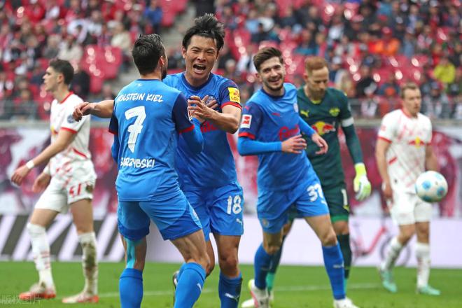 26歲日本球星破門，助德甲第18戰(zhàn)平第4。