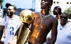 高溫狂歡，亞歷山大裸舉慶MVP！雷霆球迷呼聲震天！